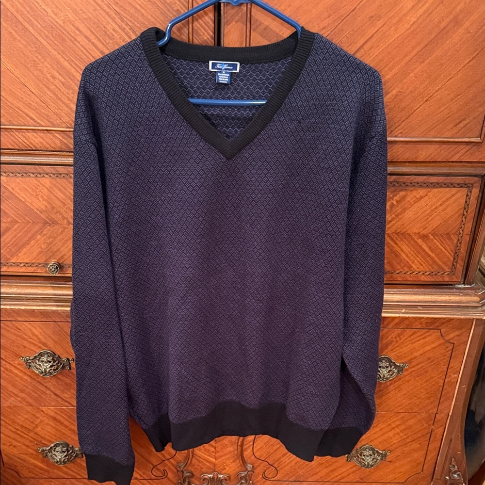 Izod Men's V-Neck Sweater - Dark Blue and Black